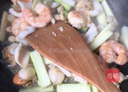 蒜香海鲜面的做法图解8