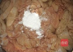 酸菜炒大肠的做法图解2