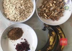 燕麦香蕉椰蓉球的做法图解1