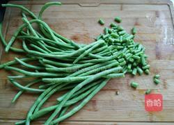 肉末豇豆的做法图解1