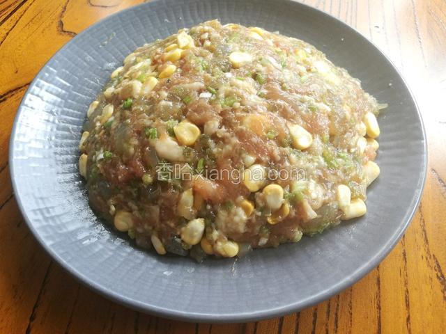 备好的饺子馅料。我家小仔在另一个屋就闻到香味儿。