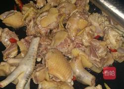 板栗焖鸡的做法图解3