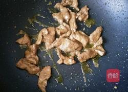 海鲜菇炒肉片的做法图解7