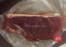 西冷牛排配芦笋袖珍菇的做法图解1