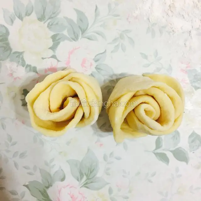 翻开既是两朵玫瑰花