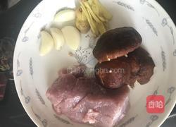 韭黄炒瘦肉的做法图解2