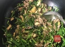 韭黄炒瘦肉的做法图解7