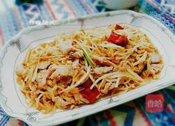 肉片黄豆芽的做法图解1