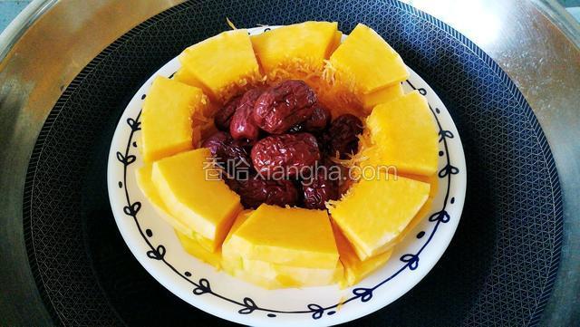 隔水继续蒸十五分钟。