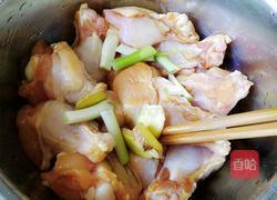 鸡翅根炖毛豆的做法图解2