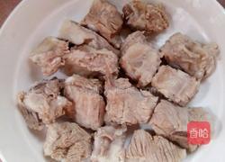 白萝卜玉米排骨汤的做法图解2