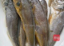 酸菜小黄鱼的做法图解1