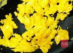 青豆莲子烩鸡蛋的做法图解2