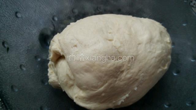 放食用油 揉一揉  再醒5分钟