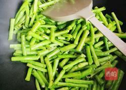 干煸豇豆炒肉片的做法图解6