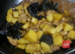 木耳土豆炒鸡的做法图解6