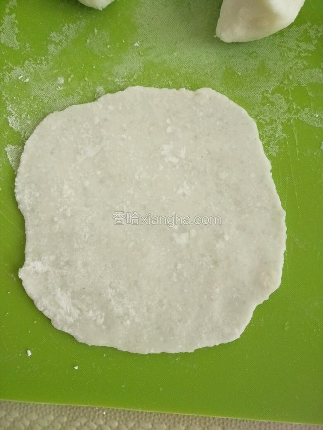 切成小剂子，擀成面片