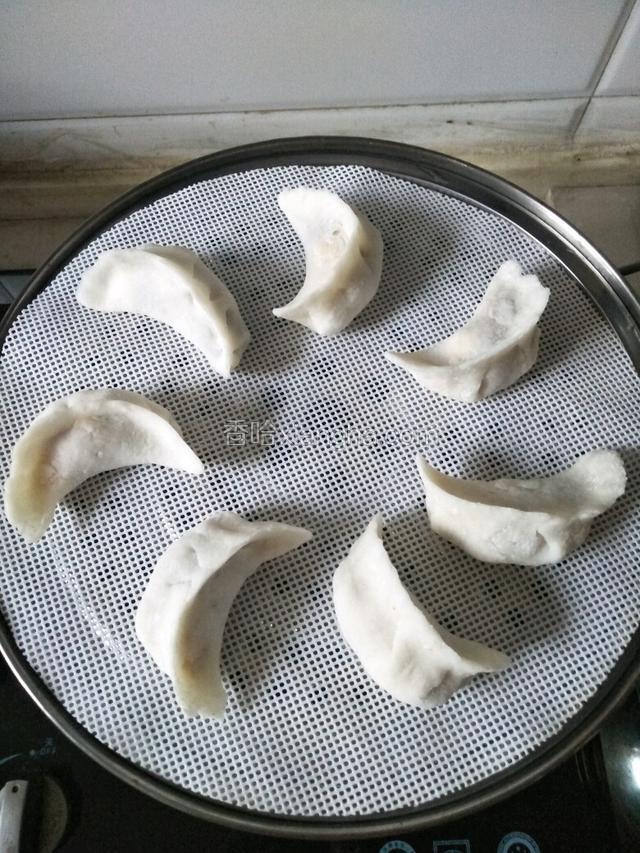 放入锅中