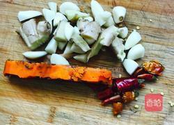 川味泡菜麻麻耙泥鳅的做法图解2