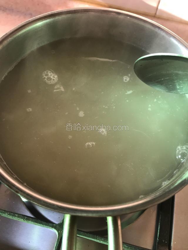 差不多30-40分钟左右，冬瓜肉丁基本烂在汤中了就可以了。