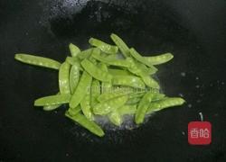 荷兰豆炒鱿鱼的做法图解3