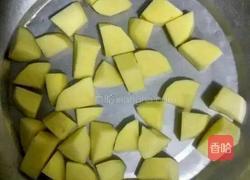 西红柿炒土豆的做法图解1