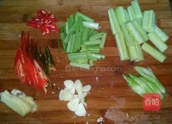 鲜椒墨鱼仔的做法图解2