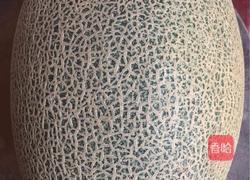 鲨鱼嘴哈蜜瓜的做法图解1