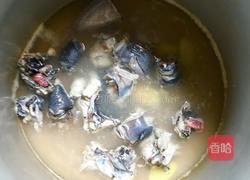 花胶炖鸡汤的做法图解4