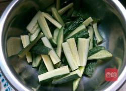 凉拌麻芝黄瓜的做法图解2