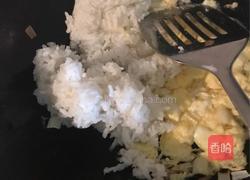 鸡蛋炒米饭的做法图解2