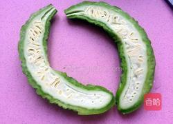 苦瓜炒鸡蛋的做法图解2