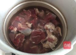 当归牛肉汤的做法图解3