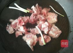 山药木耳排骨汤的做法图解1