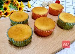 奶香小蛋糕的做法图解1