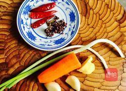 炝拌黄豆芽的做法图解2