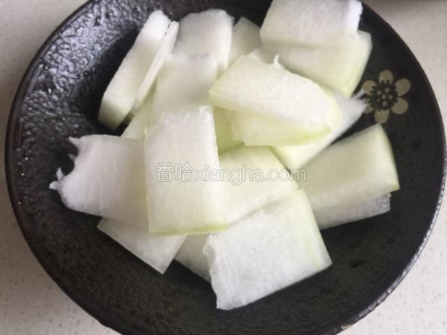 冬瓜切块。