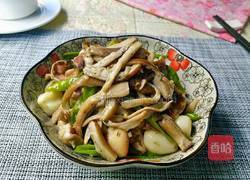 青椒炒野生菌的做法图解1