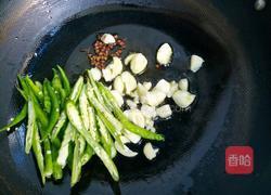 青椒炒野生菌的做法图解7