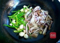 青椒炒野生菌的做法图解9