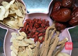 药膳鸡爪汤的做法图解1