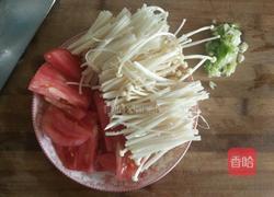 番茄金针菇的做法图解1