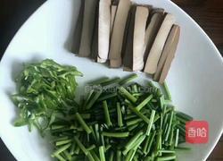 韭苔炒蛋定姐鸡蛋干的做法图解2