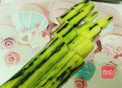 豆瓣酱烧黄瓜的做法图解1