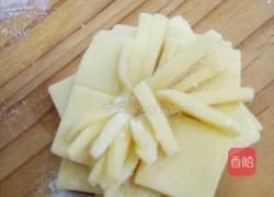 蛋面荷花的做法图解2