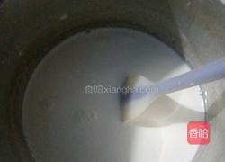 椰蓉牛奶椰汁糕的做法图解2