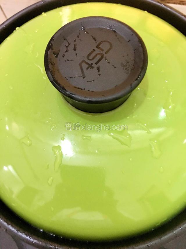 然后盖上锅盖小火炖40分钟