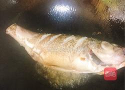 雪菜鲈鱼汤的做法图解2