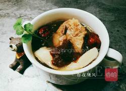 滑菇山药猪骨汤的做法图解1