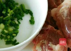 排骨金针菇汤的做法图解3